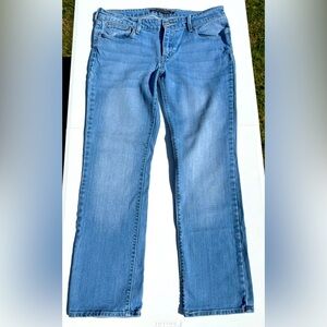 Levi’s Slight Curvy Mid-Rise Straight 12/31